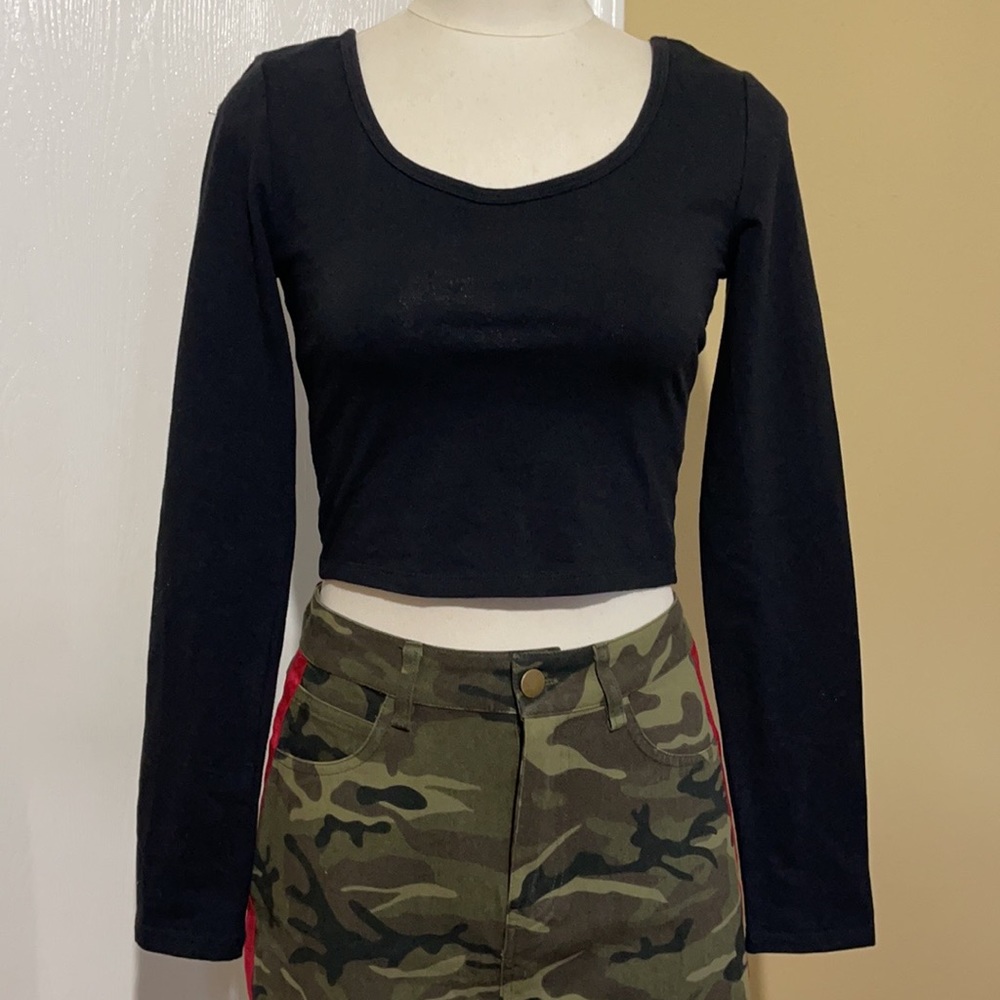 NWT black crop top
